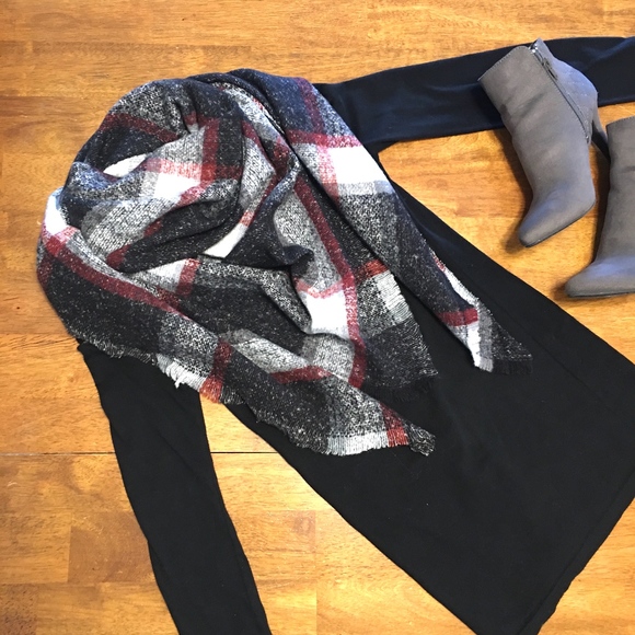 Accessories - NWT Plaid Blanket Scarf Wrap